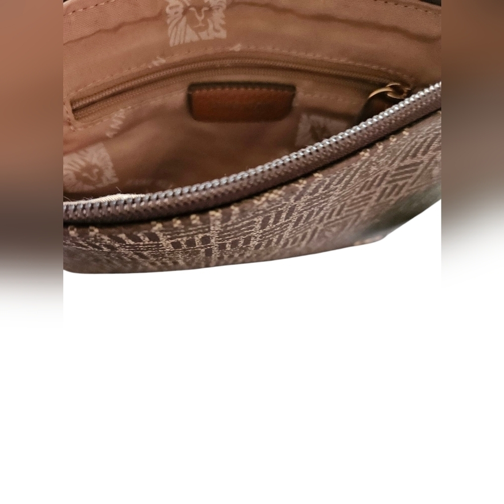 Anne Klein Tile Lion Logo Wristlet Pouch Clutch 8.5"x7" - NWT - Picture 4 of 4